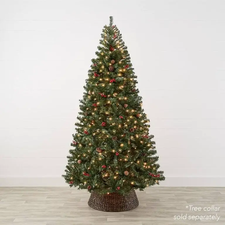 9 Helpful Tips To Make Your Christmas Tree Last: Expert Advice